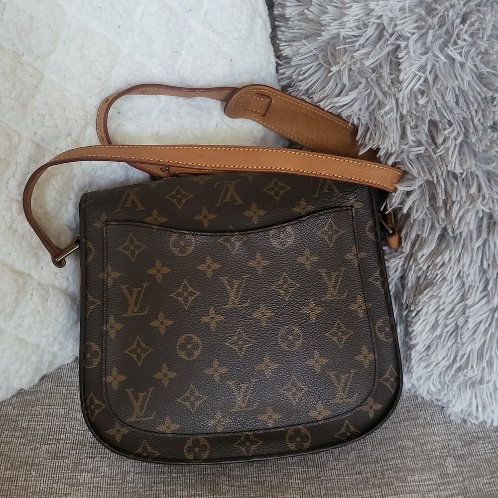 Louis Vuitton
Saint cloud vintage leather crossbody bag w/COA!!! - Picture 2 of 14